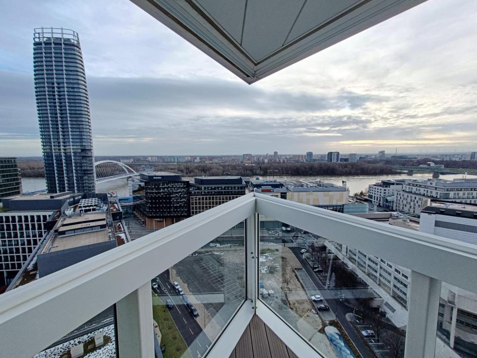 Sag Panorama Apartment 3 Rooms 19Th Floor Great View Free Parking 브라티슬라바 외부 사진